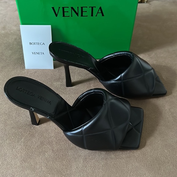 Bottega Veneta Black Lido Leather Mules- Size 37/7- New in Box - Picture 11 of 15